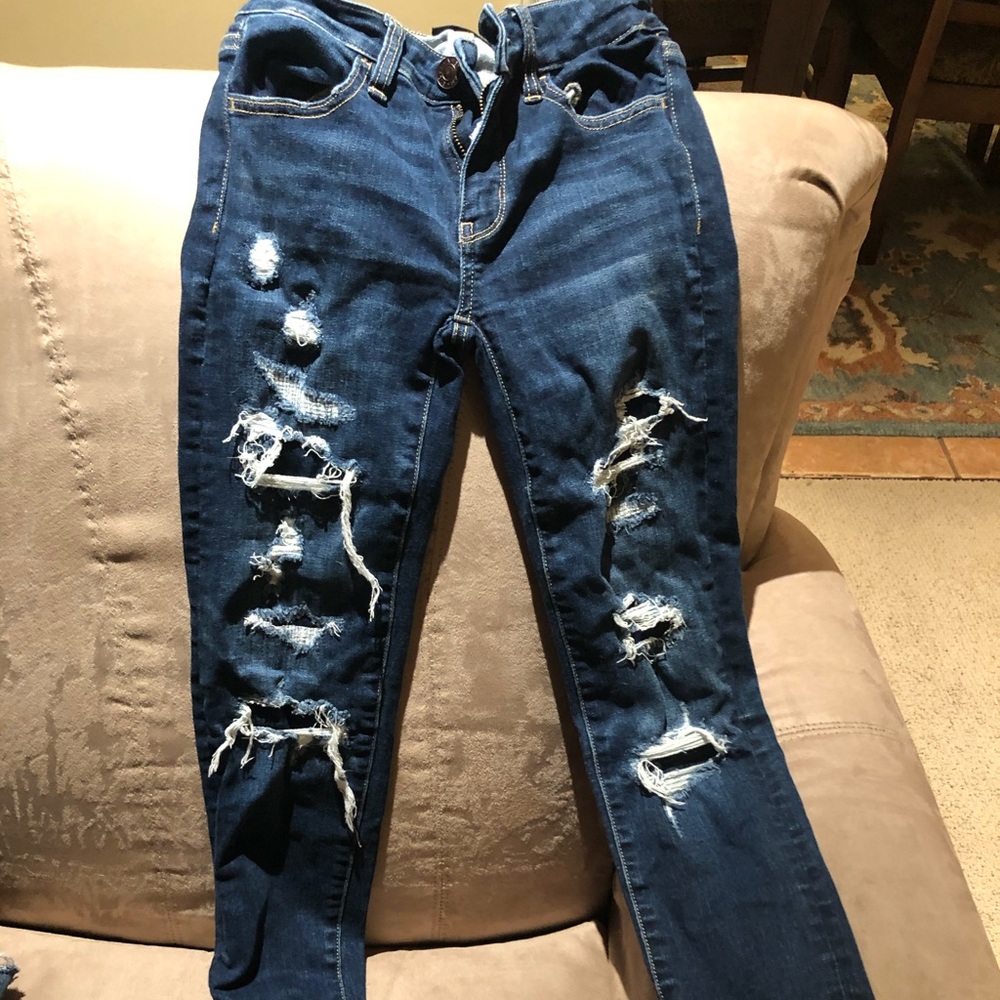 Juniors American eagle distressed jeans